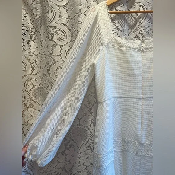 BCBG MAX AZRIA Minna Mesh Off White Mini Dress with Lace Trim Pristine NWT!!! - Picture 13 of 16